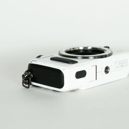 Canon EOS M ボディ ホワイト Canon EOS M ボディ ホワイト