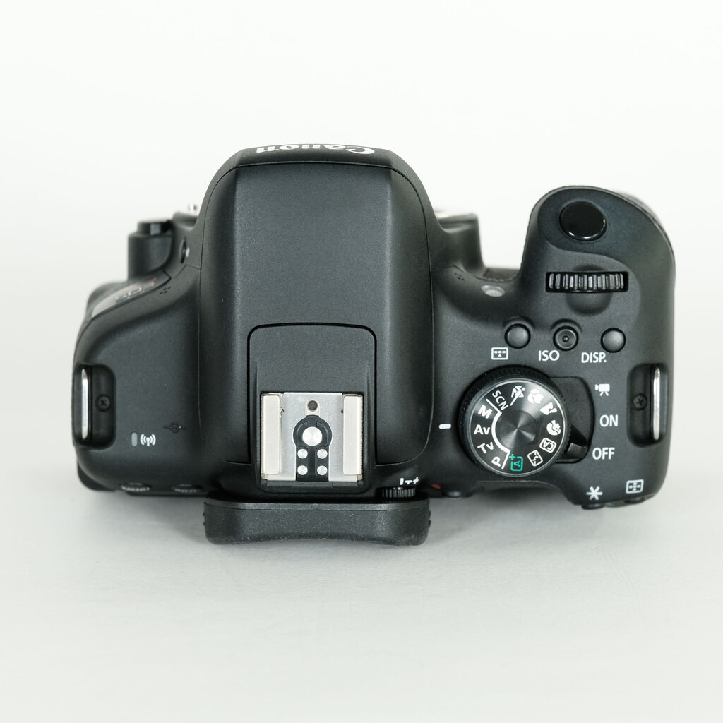 Canon EOS Kiss X8i Canon EOS Kiss X8i