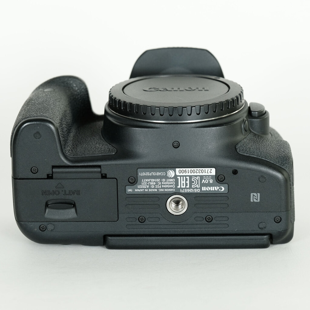 Canon EOS Kiss X8i Canon EOS Kiss X8i