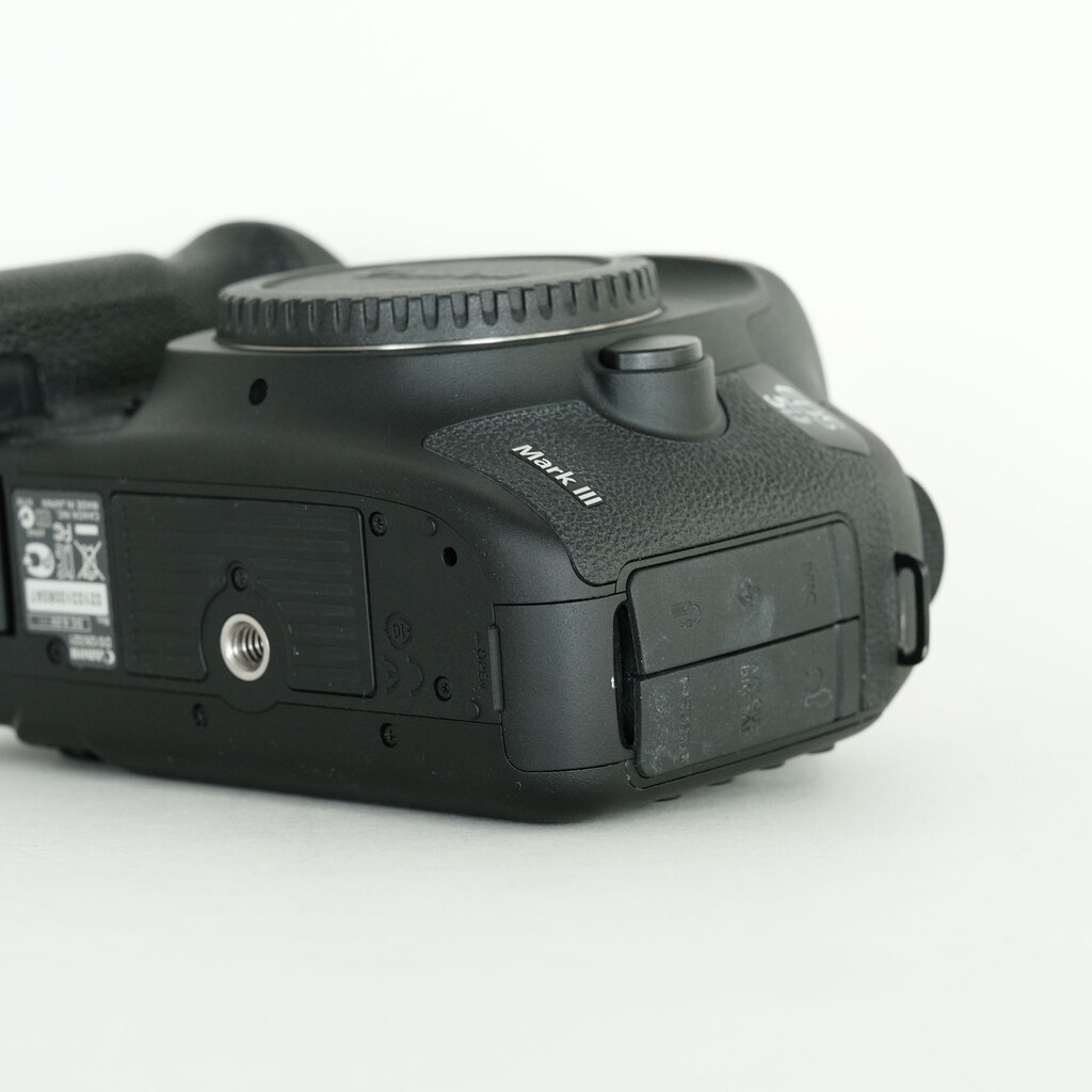 Canon EOS 5D Mark III Canon EOS 5D Mark III