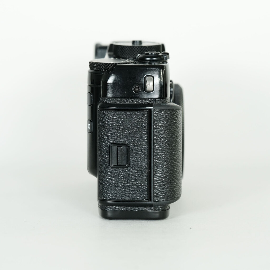 Fujifilm X-Pro3ブラック【付属品多数】 FUJIFILM X-Pro3の出品 | ONE SCENE（ワンシーン）