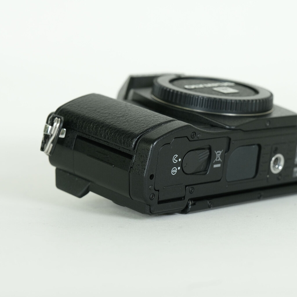 OLYMPUS OM-D E-M5 ボディ ブラック