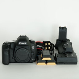 Canon EOS 5D Mark III Canon EOS 5D Mark III