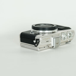 OLYMPUS PEN Lite E-PL7 ボディ シルバー OLYMPUS PEN Lite E-PL7 ボディ シルバー