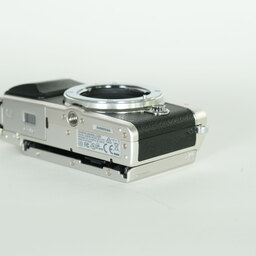 OLYMPUS PEN Lite E-PL7 ボディ シルバー OLYMPUS PEN Lite E-PL7 ボディ シルバー