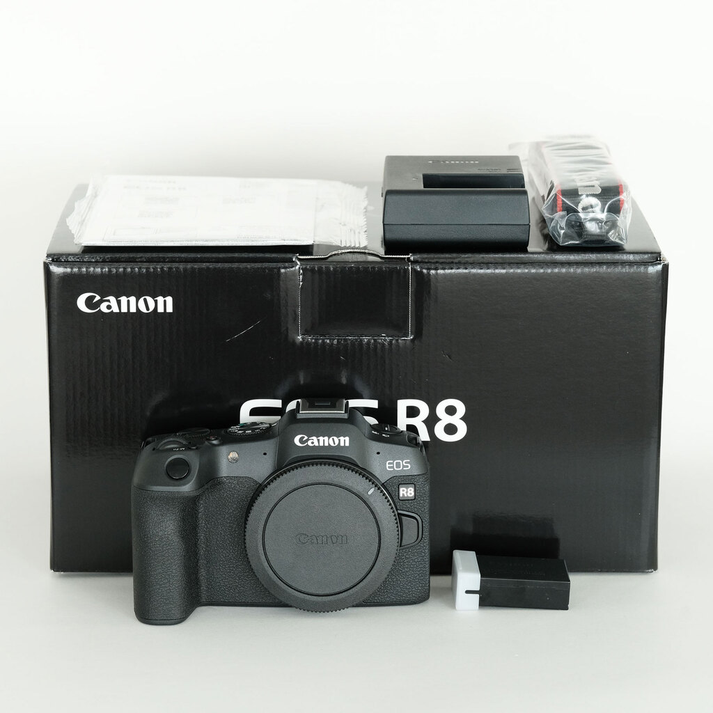 Canon EOS R8 Canon EOS R8