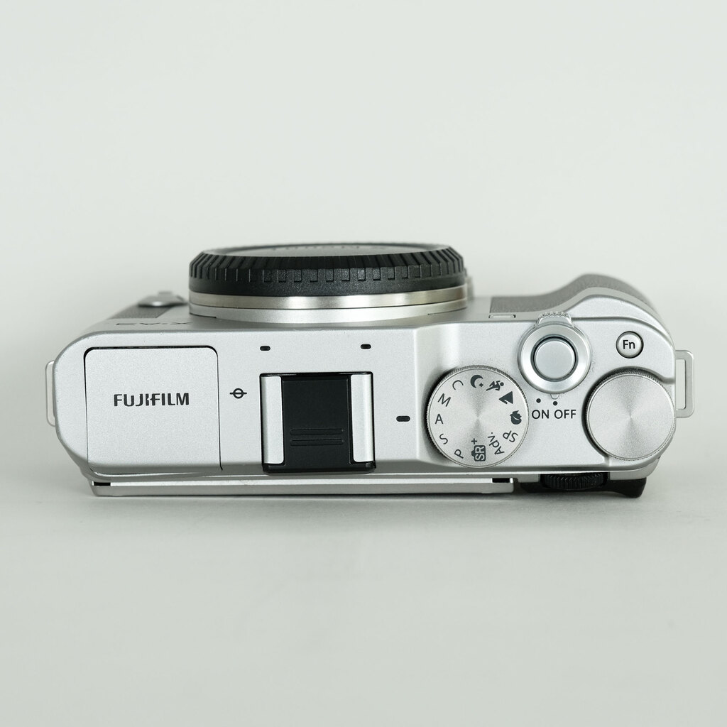 FUJIFILM X-A3 ボディ  シルバー FUJIFILM X-A3 ボディ  シルバー