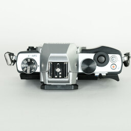 OLYMPUS OM-D E-M5 ボディ シルバー OLYMPUS OM-D E-M5 ボディ シルバー