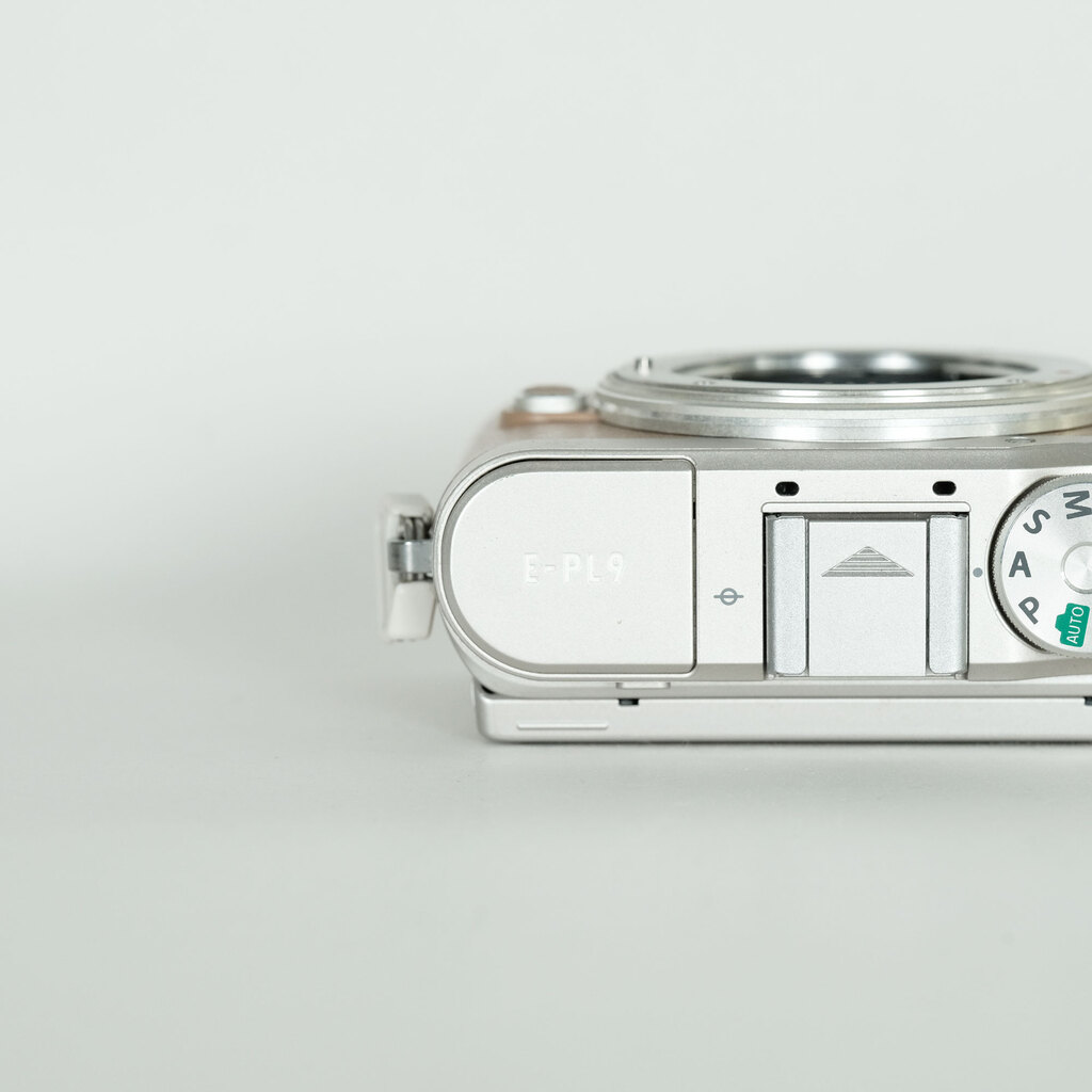 OLYMPUS PEN E-PL9 ボディ シャッター数4912回 OLYMPUS PEN E-PL9の出品 | ONE SCENE（ワンシーン）