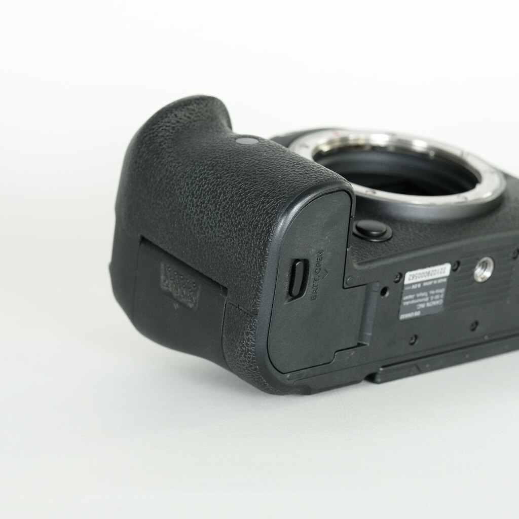 Canon EOS R6 Canon EOS R6