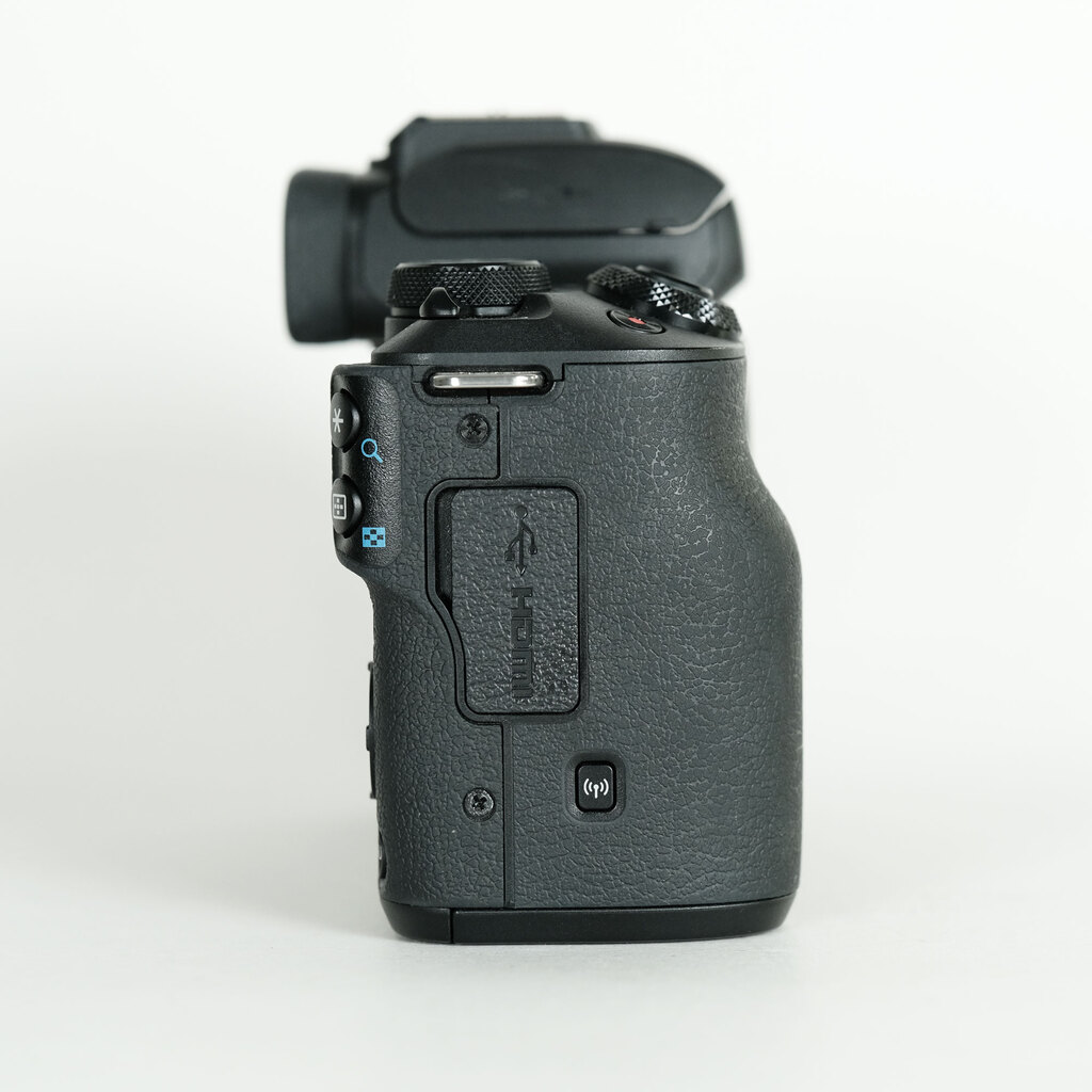 Canon EOSkiss m 一眼レフカメラ　美品 Canon EOS Kiss Mの出品 | ONE SCENE（ワンシーン）