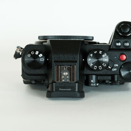 Panasonic LUMIX DC-S5 Panasonic LUMIX DC-S5