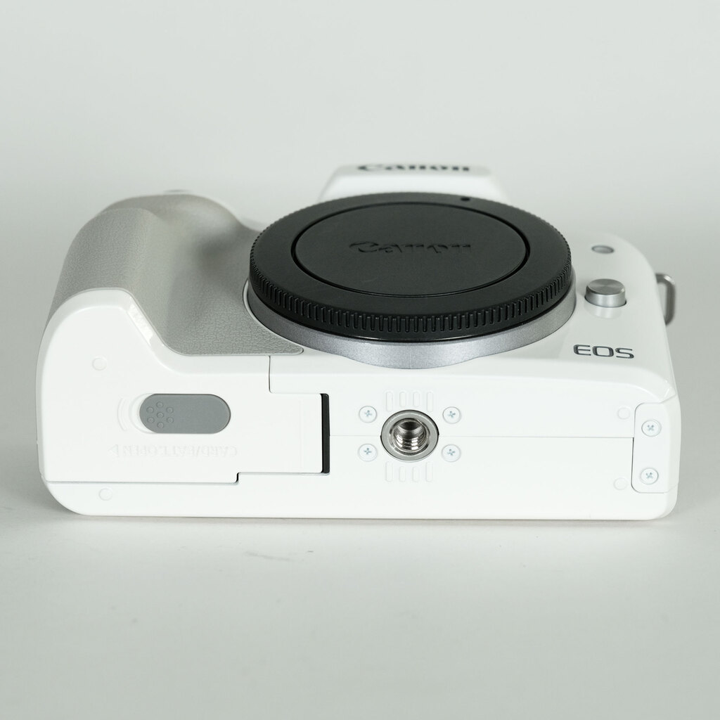 Canon EOS Kiss M Canon EOS Kiss M