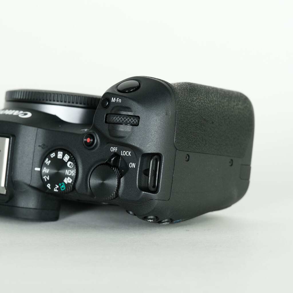 Canon EOS R8 Canon EOS R8