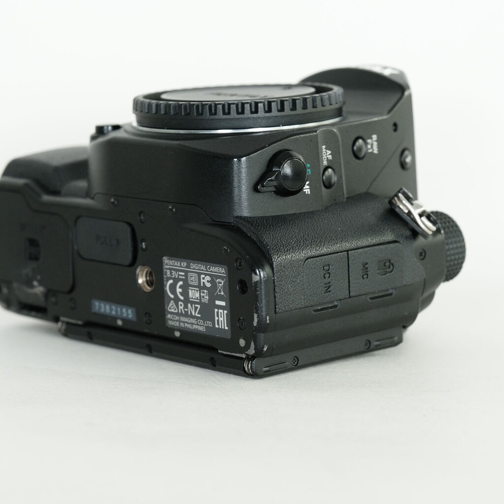 【極美品】PENTAX KPシャッター回数1625回 元箱・付属品完備 美品】PENTAX K-S2 ホワイト ボディ シャッター回数8427回