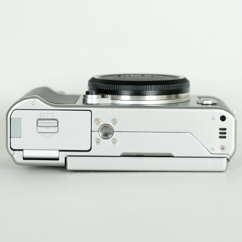 FUJIFILM X-A3 ボディ  シルバー FUJIFILM X-A3 ボディ  シルバー