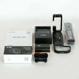 Canon EOS R6 Canon EOS R6