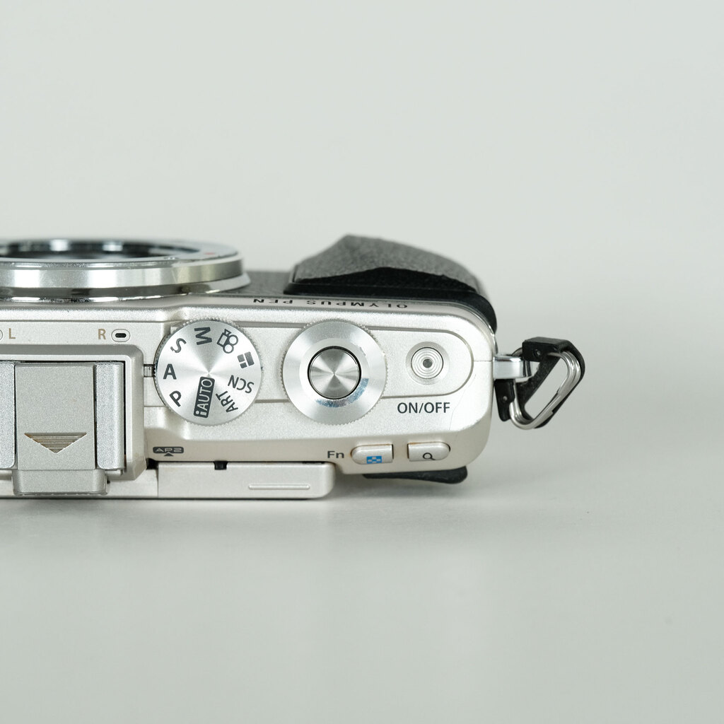 OLYMPUS PEN Lite E-PL7 ボディ シルバー OLYMPUS PEN Lite E-PL7 ボディ シルバー