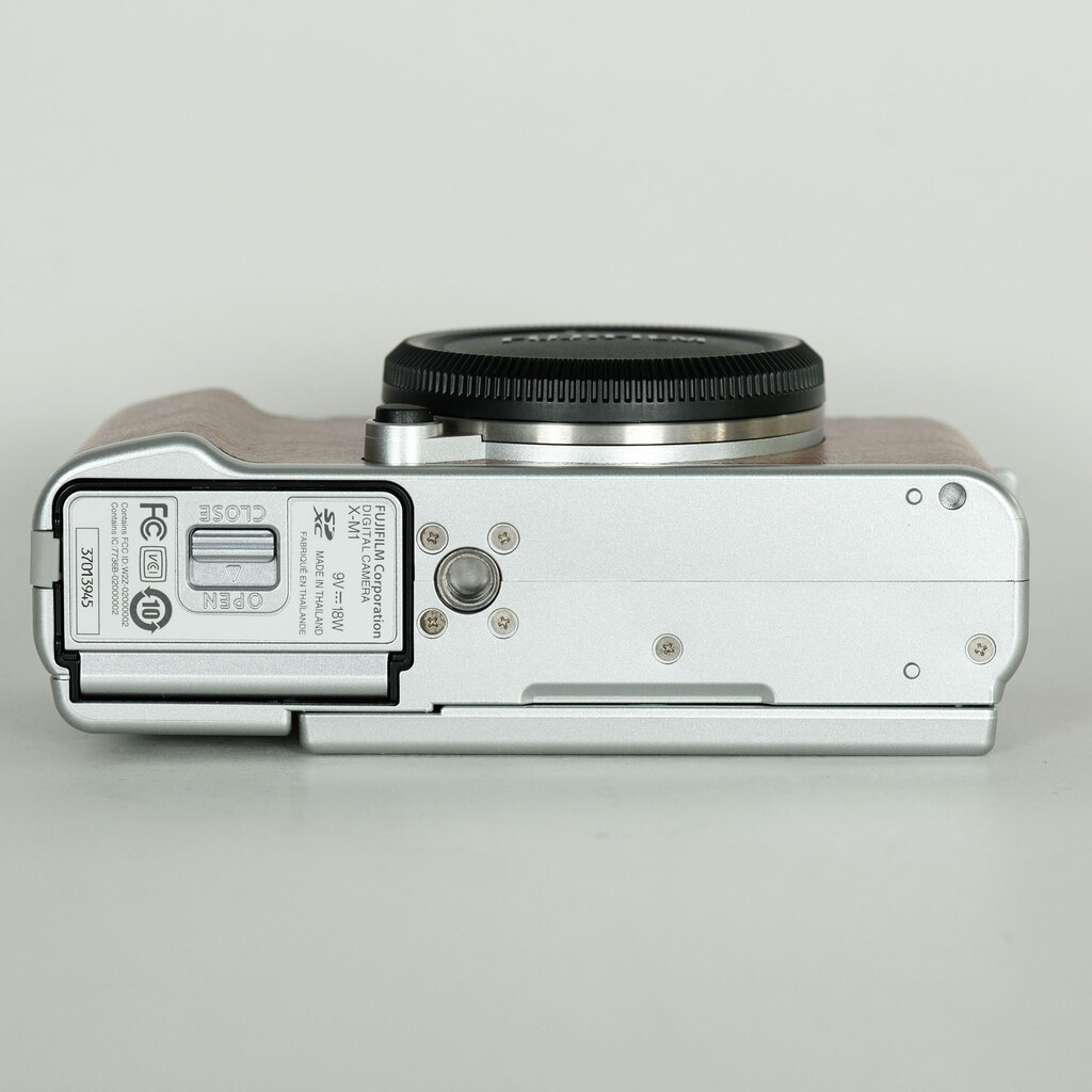 FUJIFILM X-M1 ボディ ブラウンの出品 | ONE SCENE（ワンシーン）