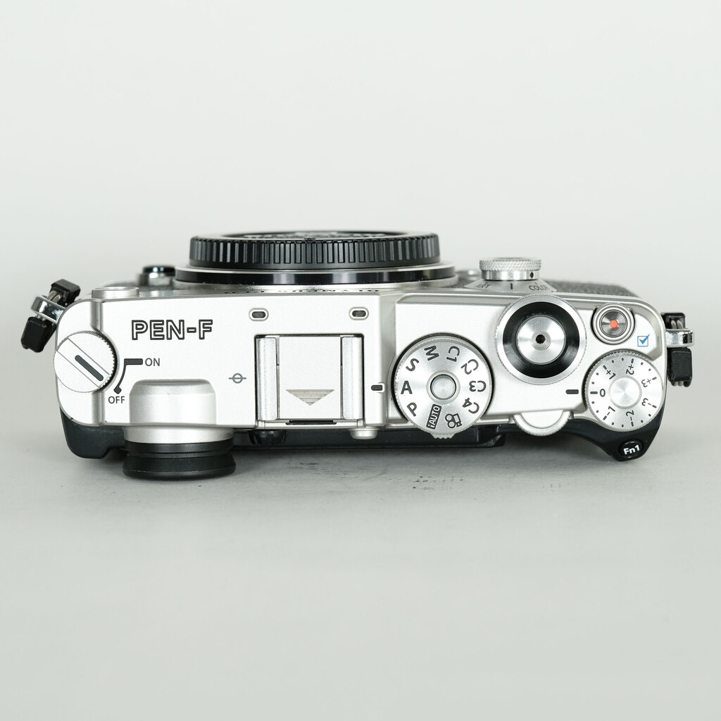 OLYMPUS PEN-F