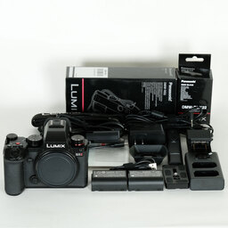 Panasonic LUMIX S5II DC-S5M2 Panasonic LUMIX S5II DC-S5M2