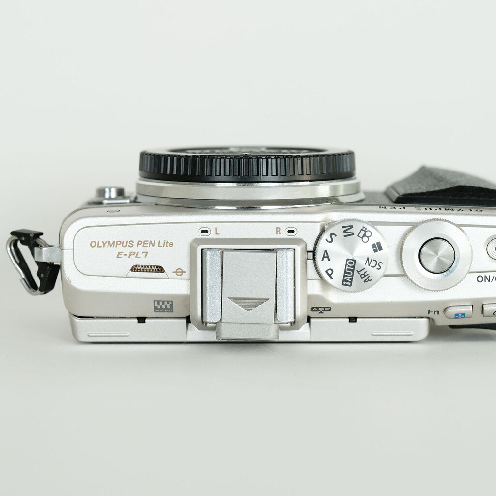 OLYMPUS PEN Lite E-PL7 ボディ シルバー OLYMPUS PEN Lite E-PL7 ボディ シルバー