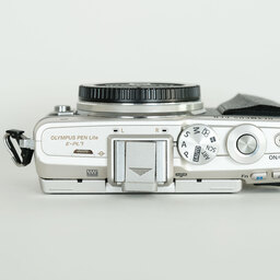 OLYMPUS PEN Lite E-PL7 ボディ シルバー OLYMPUS PEN Lite E-PL7 ボディ シルバー