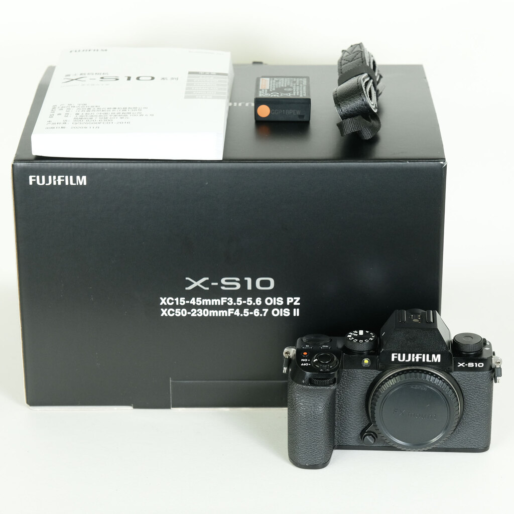 FUJIFILM X-S10
