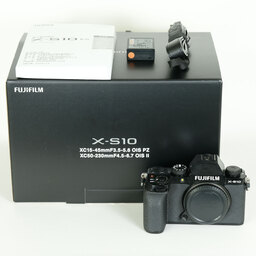 FUJIFILM X-S10