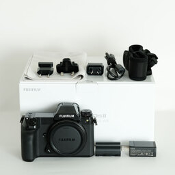 FUJIFILM GFX 50S II