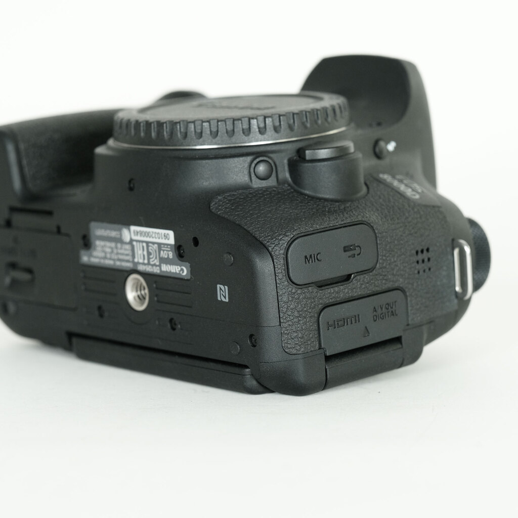 Canon EOS 8000D Canon EOS 8000D