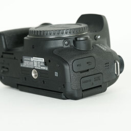 Canon EOS 8000D Canon EOS 8000D