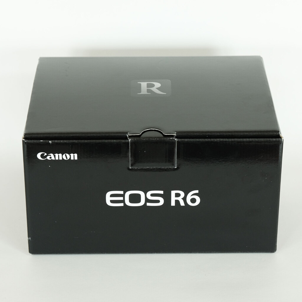 Canon EOS R6 Canon EOS R6