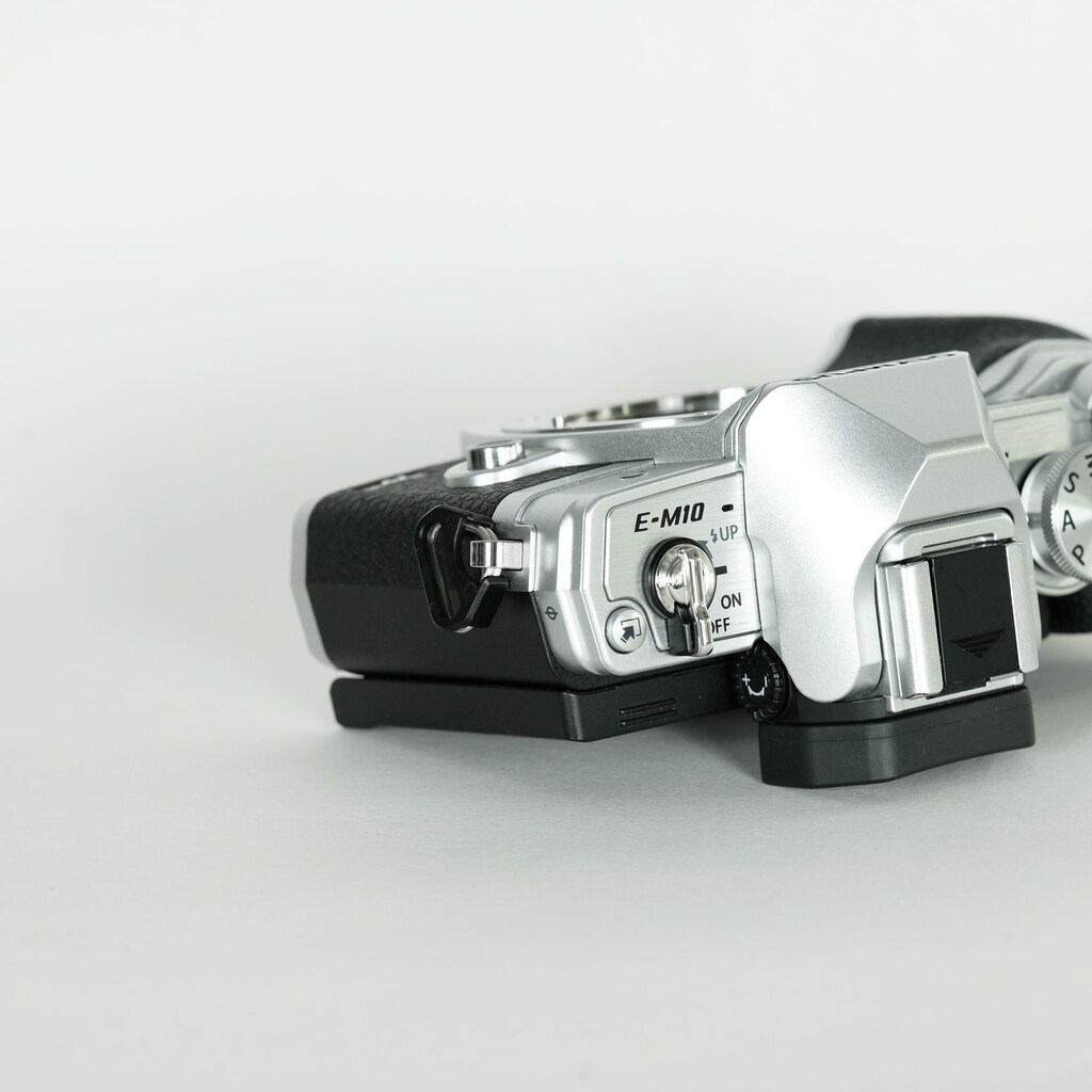 OLYMPUS OM-D E-M10 Mark IV