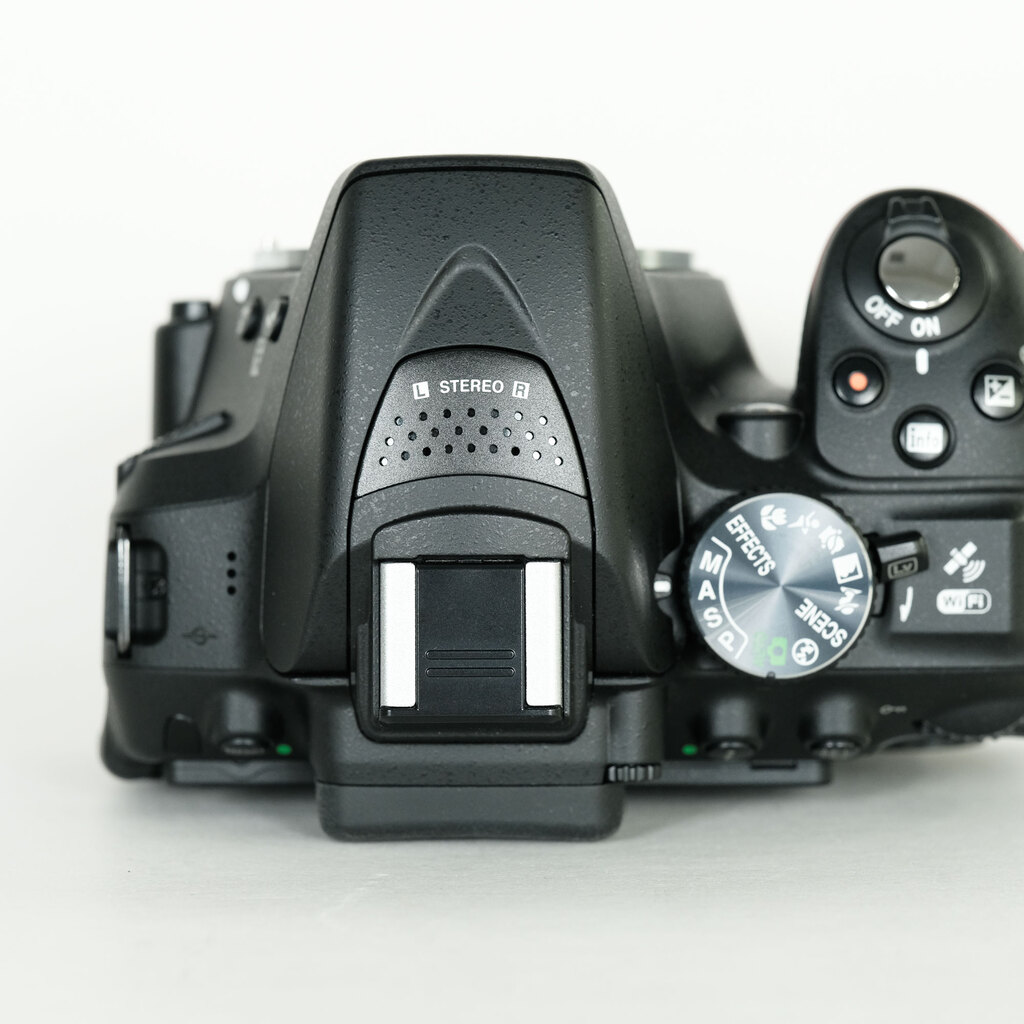 美品☆Nikon D5300☆初めての一眼レフに最適♪ Amazon.co.jp: Nikon デジタル一眼レフカメラ D5300 AF-P ダブル