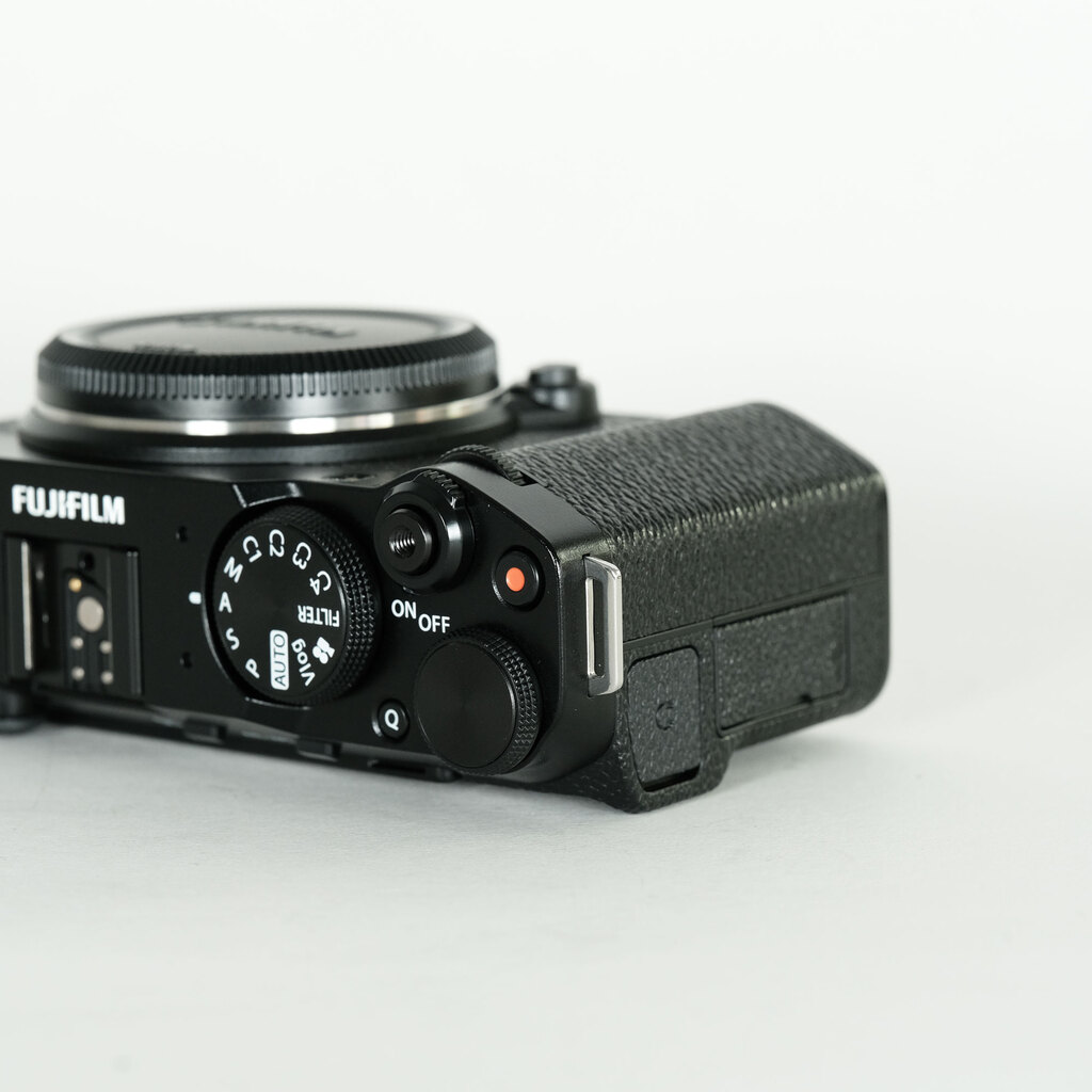 FUJIFILM X-M5