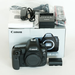 Canon EOS 5D Mark IV Canon EOS 5D Mark IV
