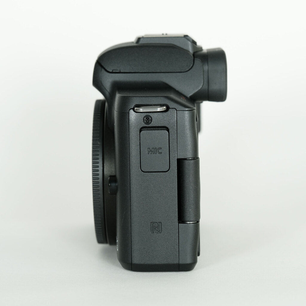 Canon EOS Kiss M Canon EOS Kiss M