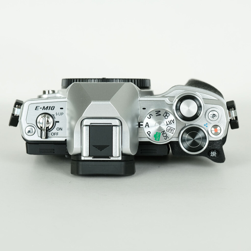 OLYMPUS OM-D E-M10 Mark IV
