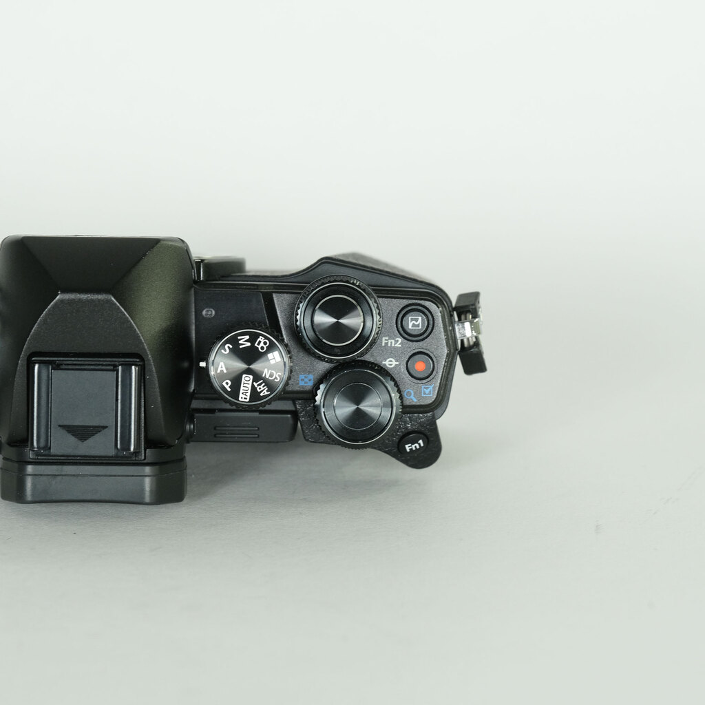 OLYMPUS OM-D E-M10 Mark II OLYMPUS OM-D E-M10 Mark II