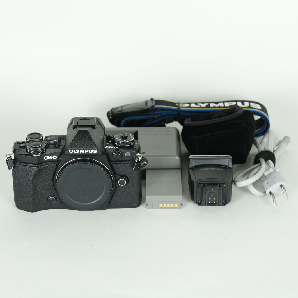 OLYMPUS OM-D E-M5 Mark II OLYMPUS OM-D E-M5 Mark II