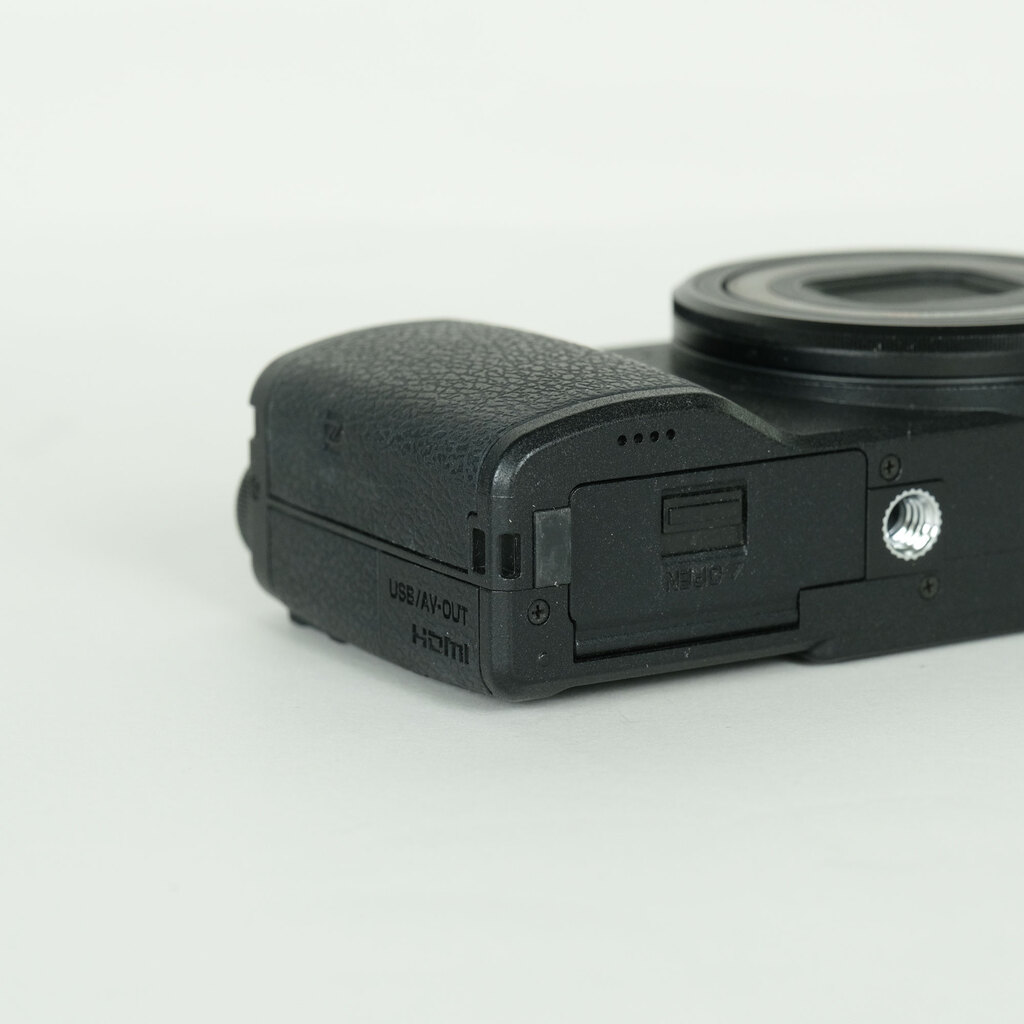 RICOH GR IIの出品 | ONE SCENE（ワンシーン）