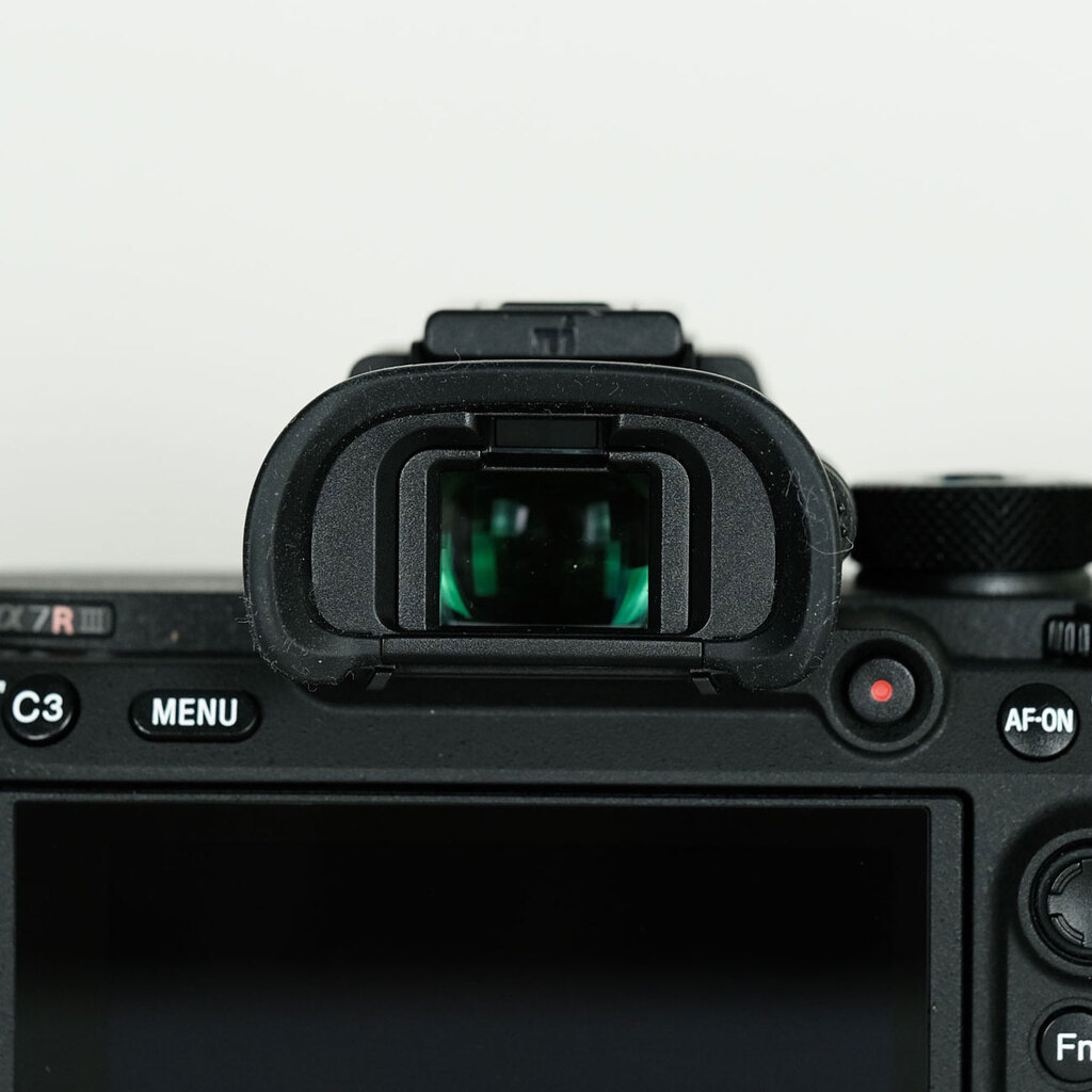 SONY α7RIII ボディ ILCE-7RM3A   【後期モデル 液晶下部にSONYロゴなし】