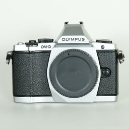OLYMPUS OM-D E-M5 ボディ シルバー