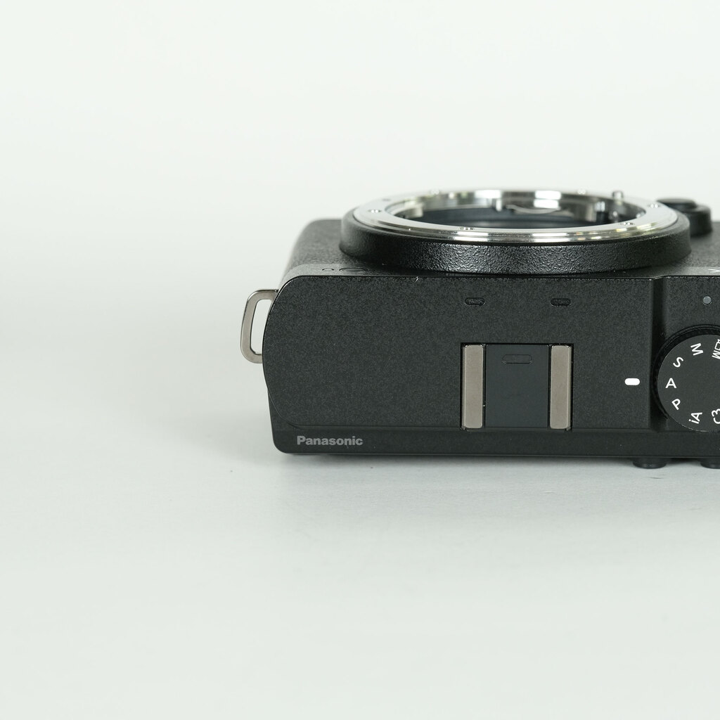 Panasonic LUMIX DC-S9 Panasonic LUMIX DC-S9