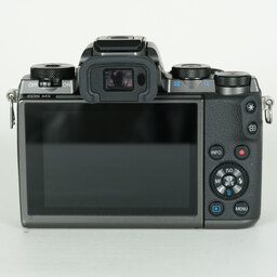 Canon EOS M5