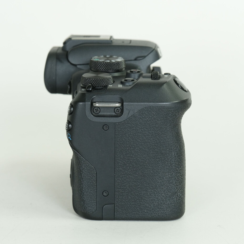 Canon EOS R10