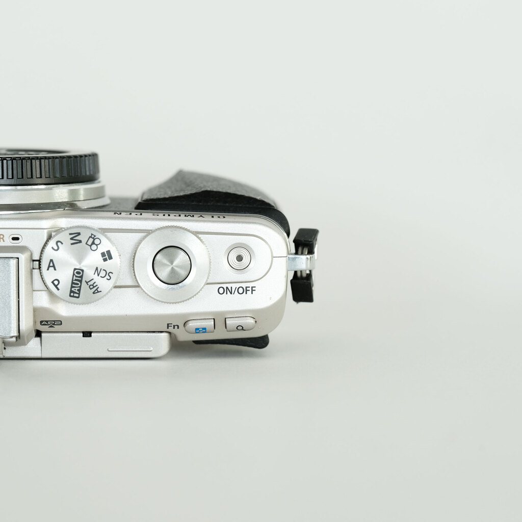 OLYMPUS PEN Lite E-PL7 ボディ シルバー