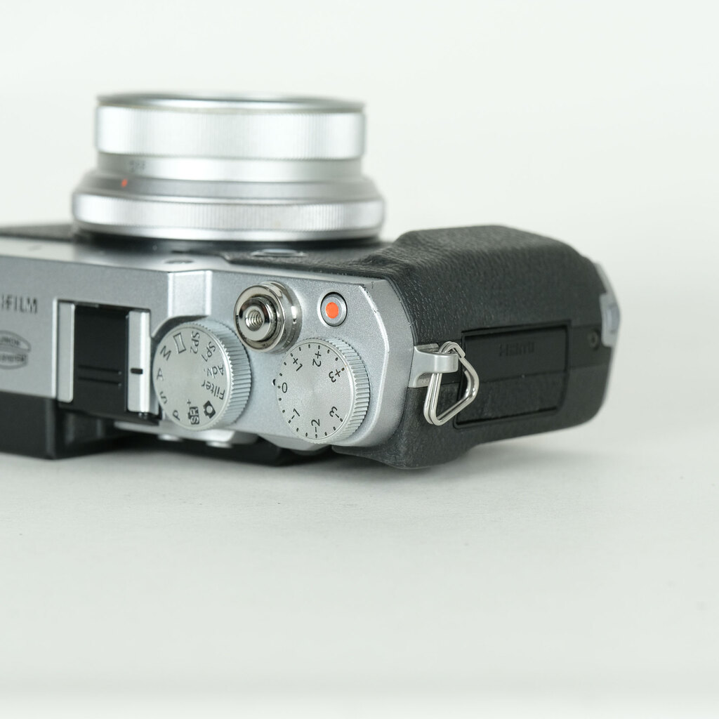 FUJIFILM X30 シルバーの出品 | ONE SCENE（ワンシーン）