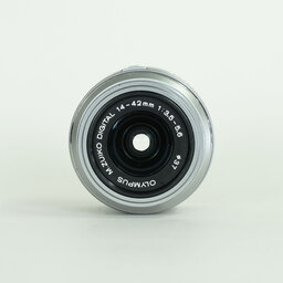 OLYMPUS M.ZUIKO DIGITAL 14-42mm F3.5-5.6IIR シルバー